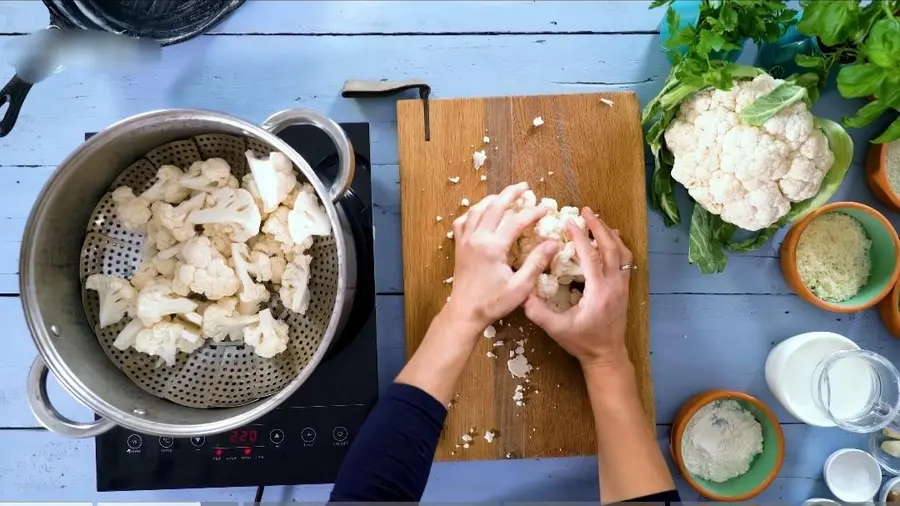 Gratin Cauliflower - a healthy side dish for low-carb water Cauliflower Gratin step 0