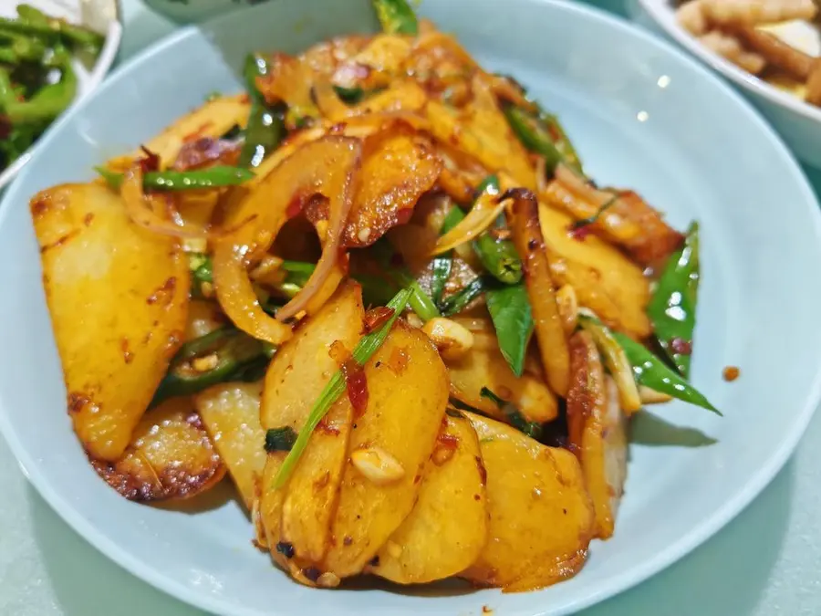  Vegetarian dry pot potatoes step 0