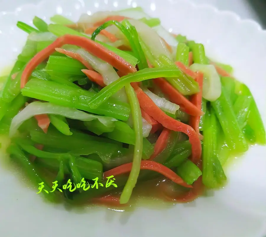 Stir-fried three silk celery (5 minutes to cook) step 0