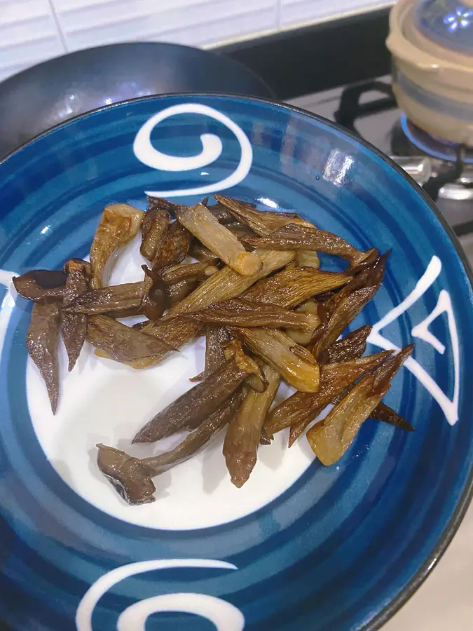 Stir-fried sea green with deer antler mushrooms! ~ I don't know what to cook for a while step 0