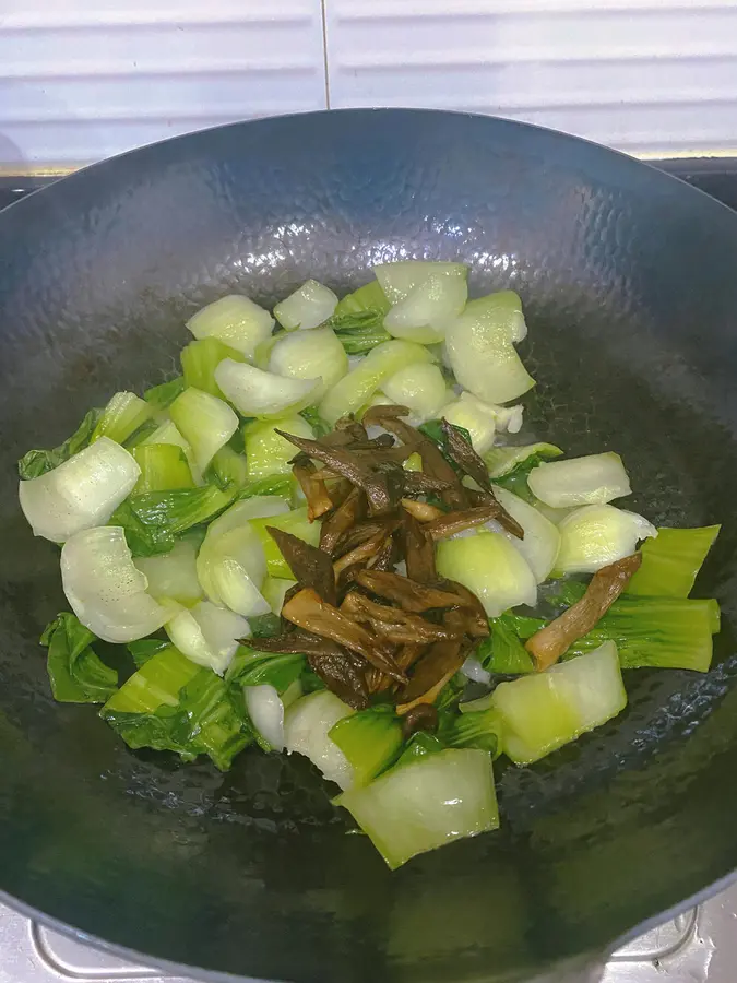 Stir-fried sea green with deer antler mushrooms! ~ I don't know what to cook for a while step 0