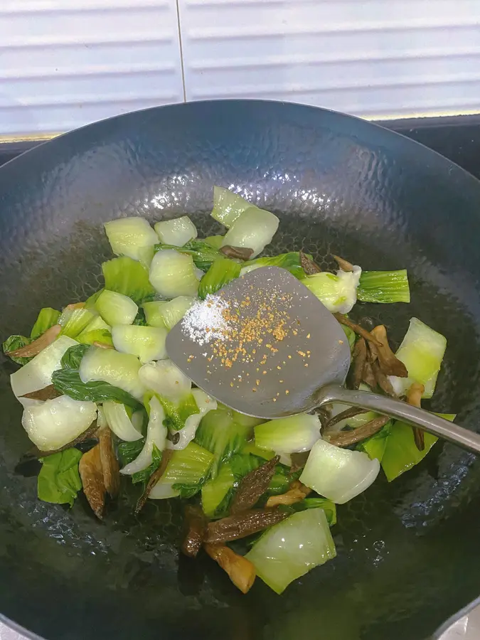 Stir-fried sea green with deer antler mushrooms! ~ I don't know what to cook for a while step 0