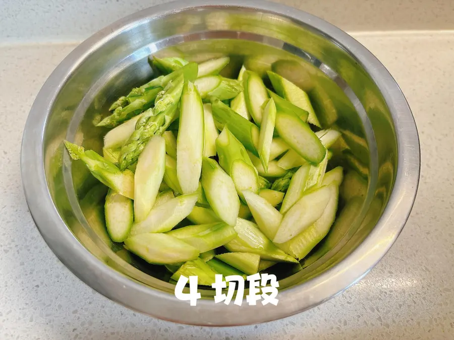 If you don't have an appetite, you can eat a vegetarian dish with a heavy taste - [fried mushrooms with black pepper and asparagus] step 0