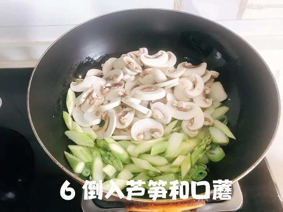 If you don't have an appetite, you can eat a vegetarian dish with a heavy taste - [fried mushrooms with black pepper and asparagus] step 0