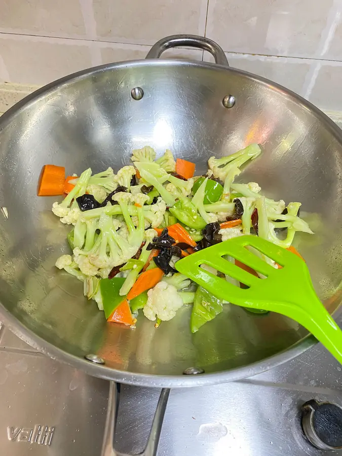 Pepper-scented fungus cauliflower step 0