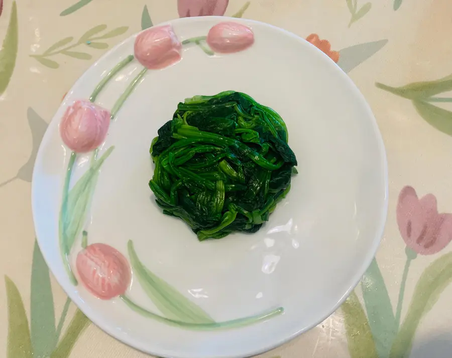 10 minutes of low-fat vegetarian dish - spinach in sesame sauce step 0