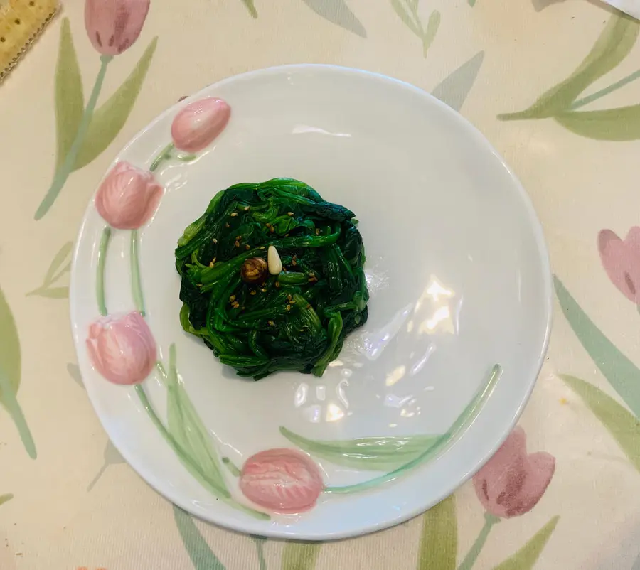 10 minutes of low-fat vegetarian dish - spinach in sesame sauce step 0