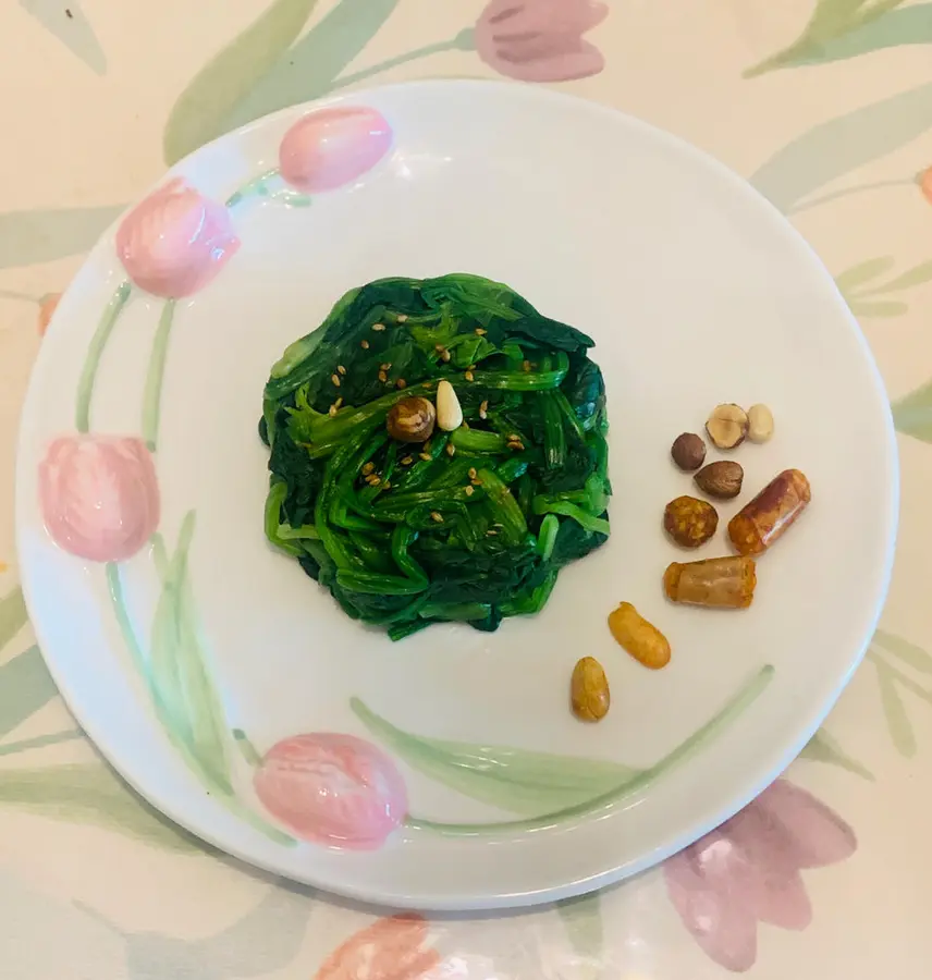 10 minutes of low-fat vegetarian dish - spinach in sesame sauce step 0