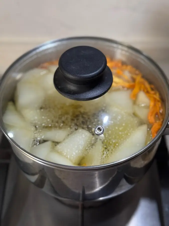 Stewed radish and oil-free rape in spring water step 0