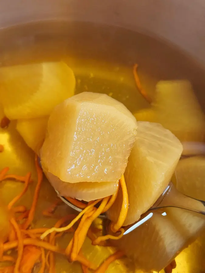 Stewed radish and oil-free rape in spring water