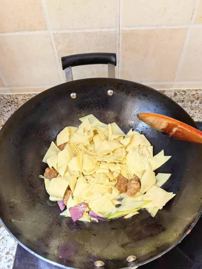 Master Recipe ~ Stir-fried bean skin with sharp peppers step 0