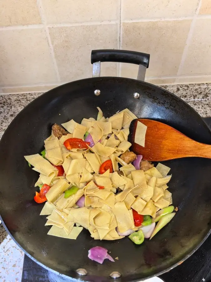 Master Recipe ~ Stir-fried bean skin with sharp peppers step 0