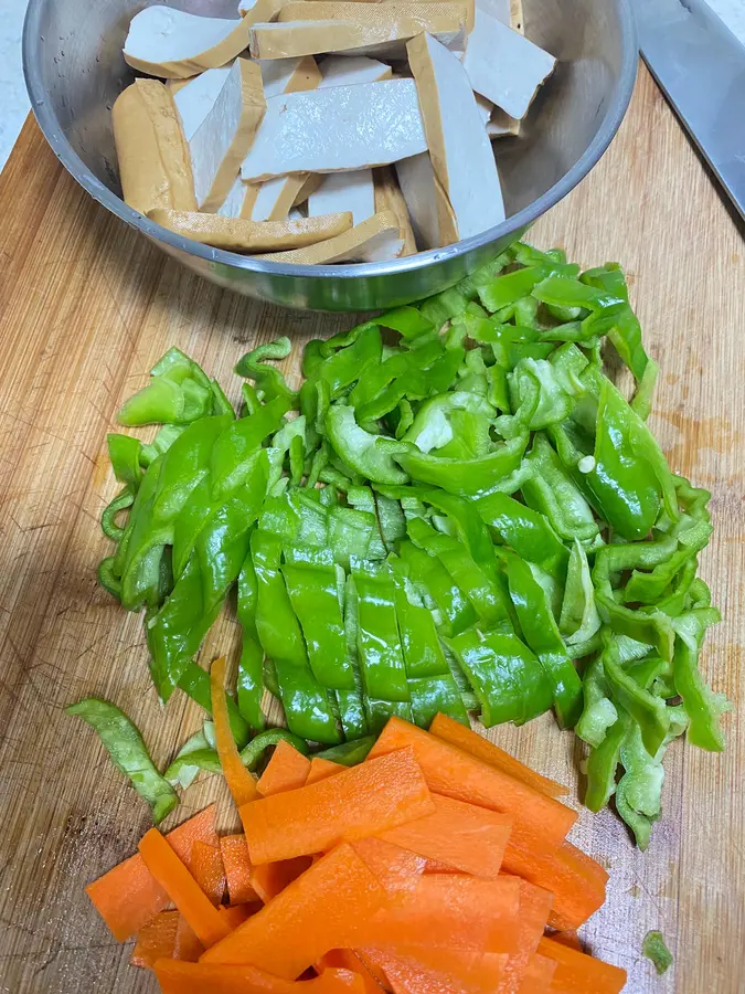 I never get tired of eating ~ stir-fried dried green pepper (Yuxian fragrant dry) step 0