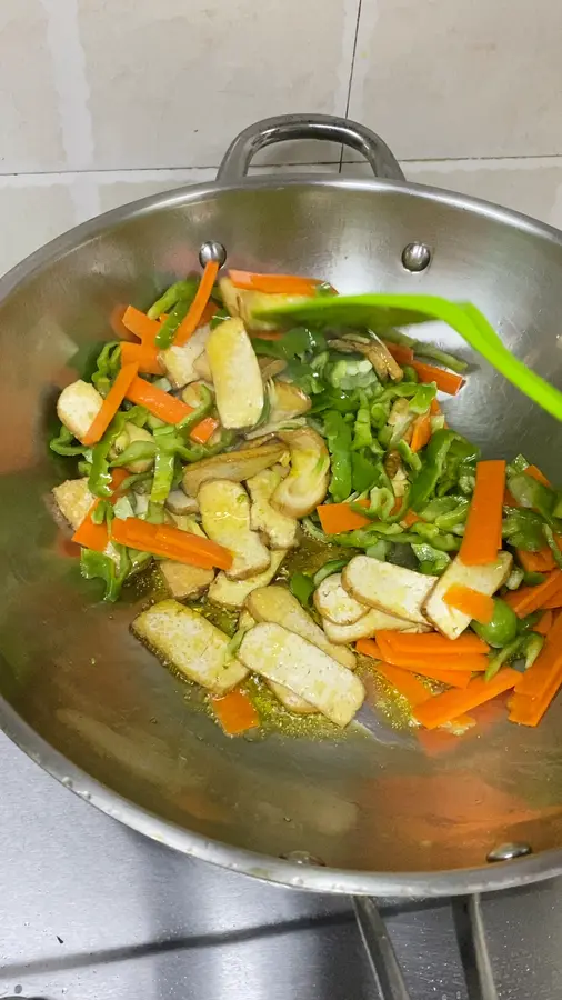 I never get tired of eating ~ stir-fried dried green pepper (Yuxian fragrant dry) step 0