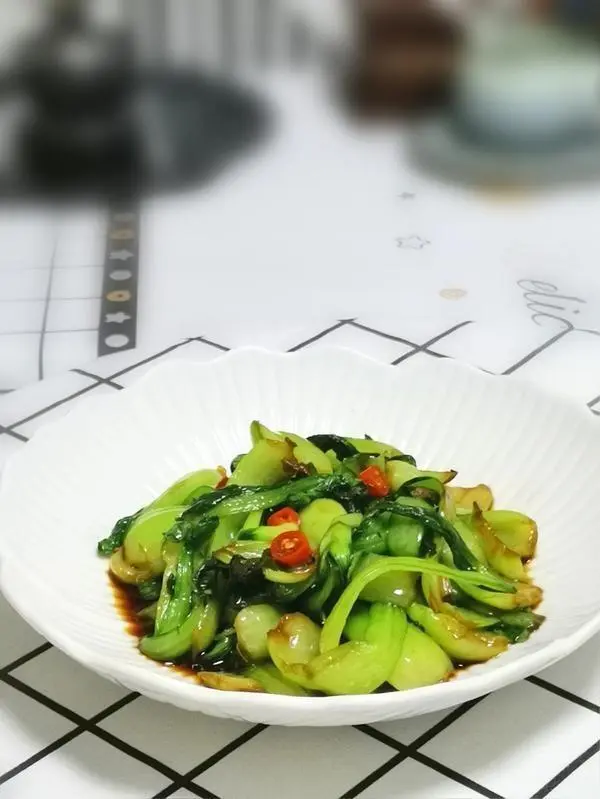 Vegetarian stir-fried cabbage