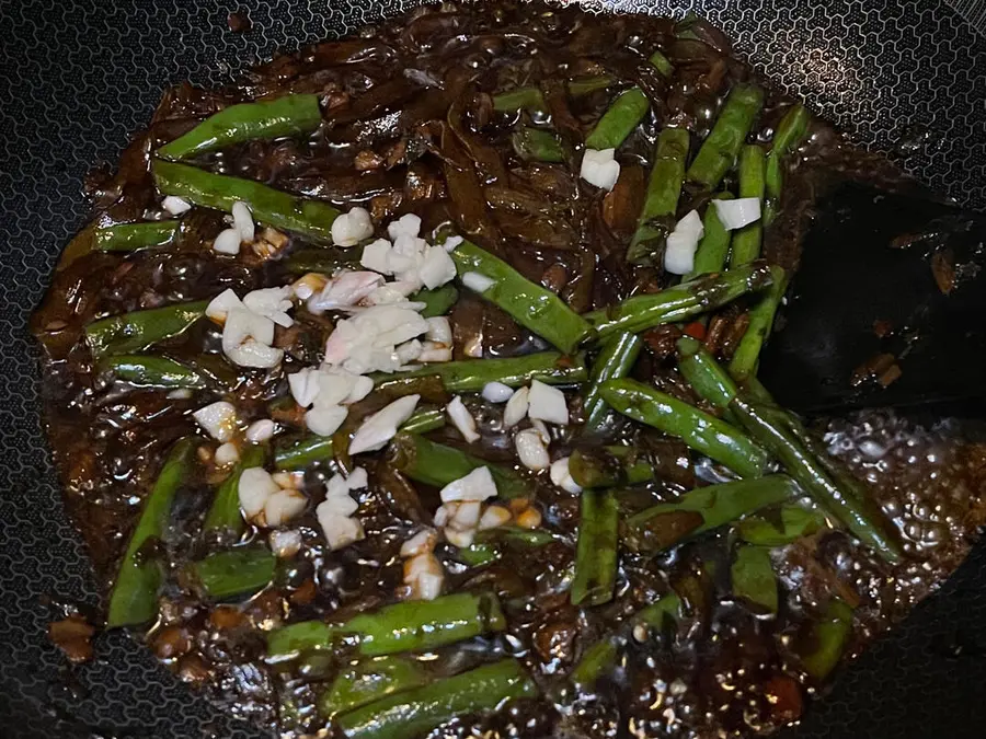 Grandma's stewed bean vermicelli step 0