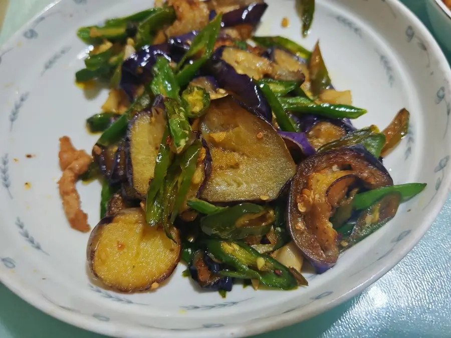  Vegetarian eggplant and stir-fried chili