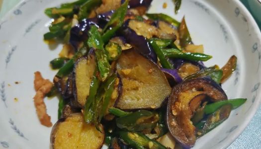  Vegetarian eggplant and stir-fried chili