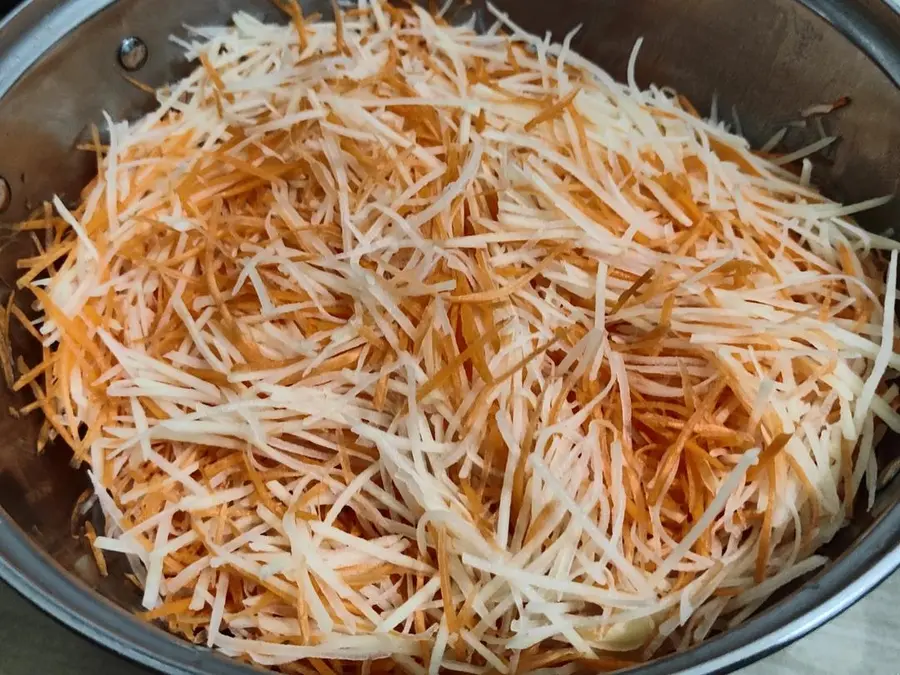 Vegan - Crisp carrots, shredded potatoes step 0