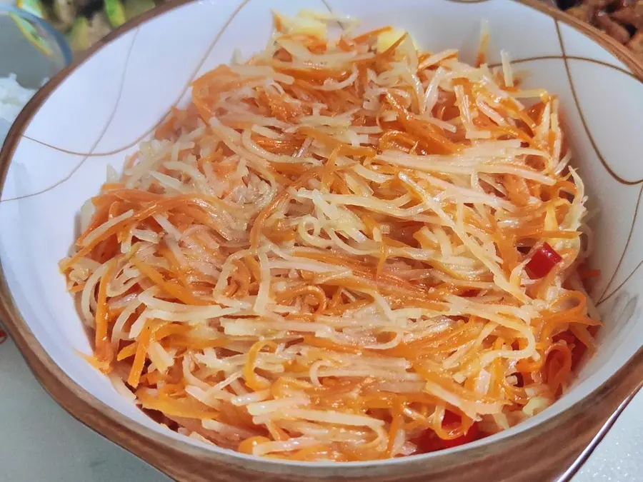 Vegan - Crisp carrots, shredded potatoes step 0