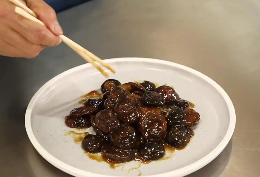 Braised shiitake mushrooms