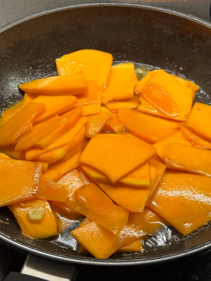 Stir-fried pumpkin with zero cooking skills step 0