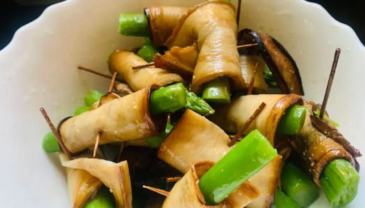 Vegetarian pan-fried apricot mushroom roll with asparagus