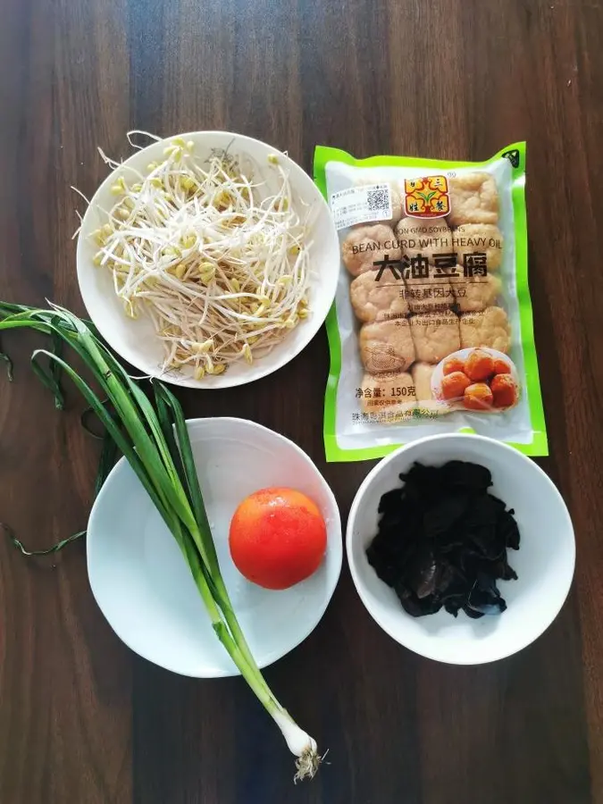 A wonderful combination of fried tofu and soybean sprouts step 0