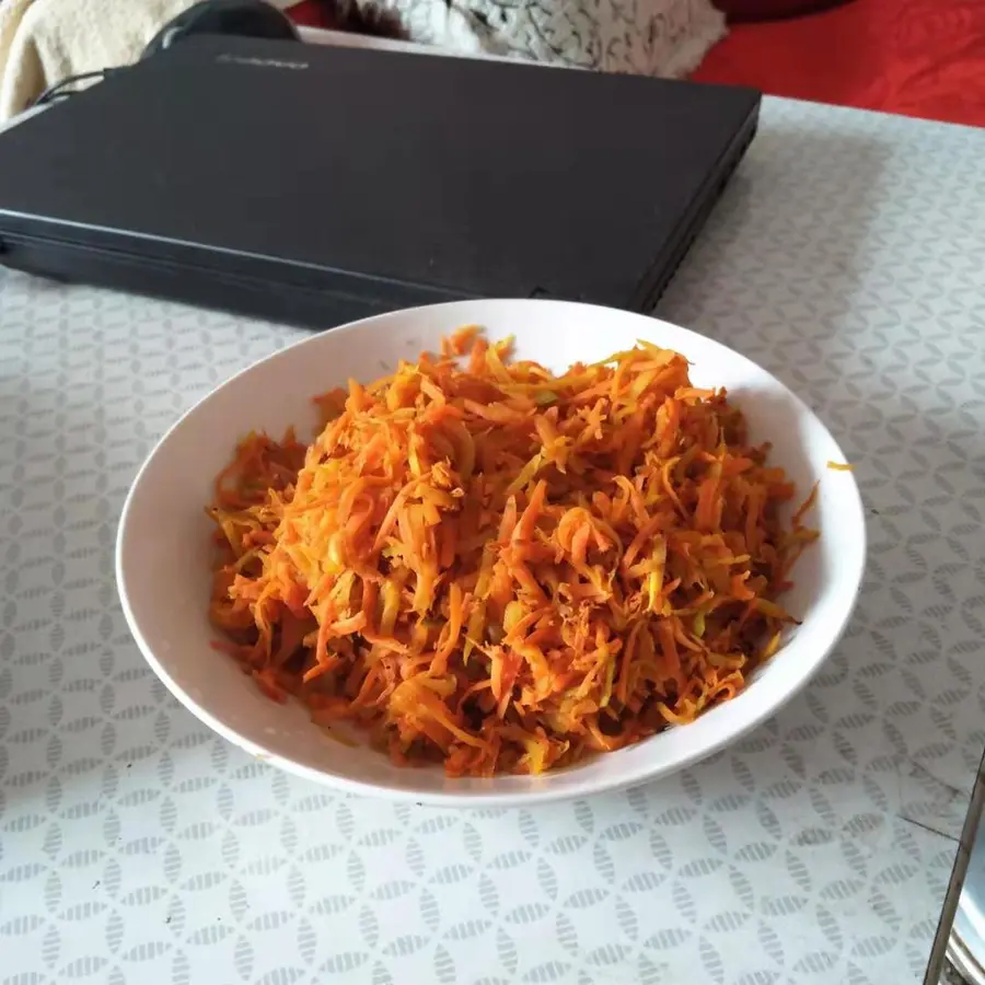 Delicious stir-fried shredded carrots [low-fat vegetarian]