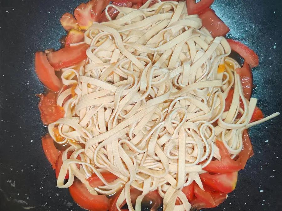 Stir-fried tofu skin step 0