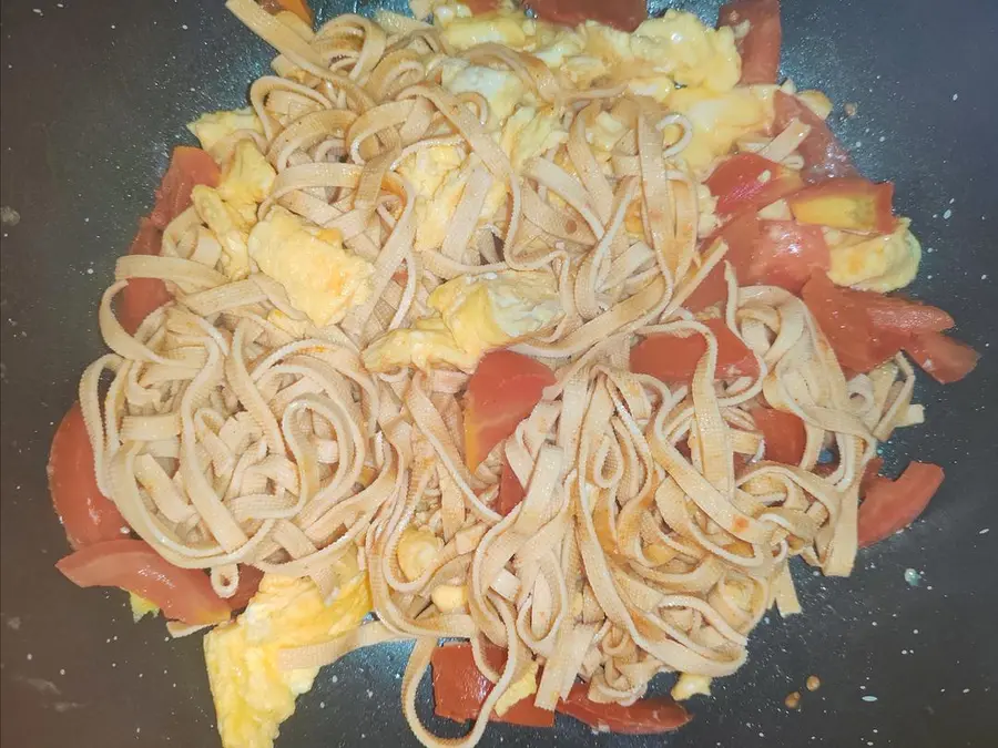 Stir-fried tofu skin step 0