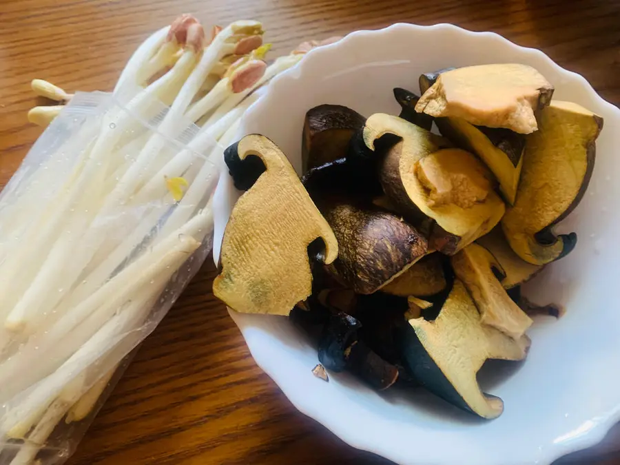 Vegetarian porcini mushroom fried tofu step 0