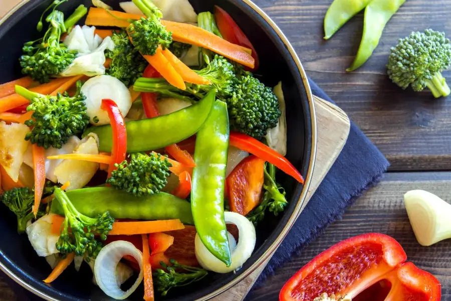 Stir-fry all kinds of vegetables step 0