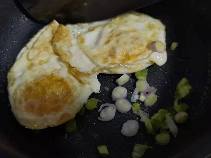 Late night omelette and braised noodles step 0