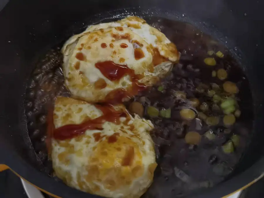 Late night omelette and braised noodles step 0