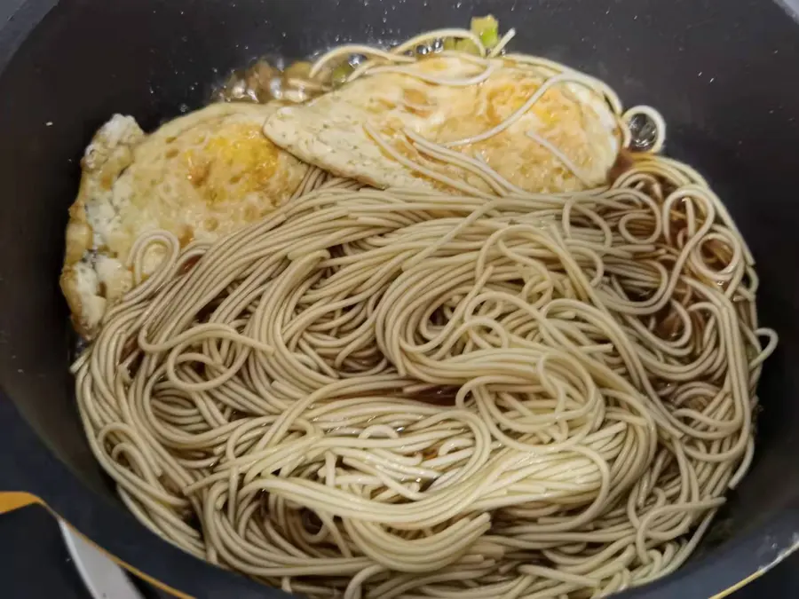 Late night omelette and braised noodles step 0