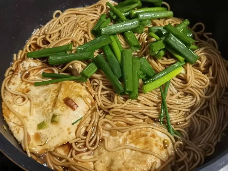 Late night omelette and braised noodles step 0