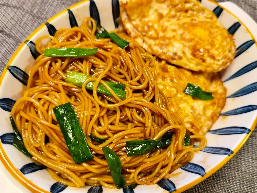 Late night omelette and braised noodles