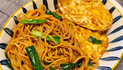 Late night omelette and braised noodles