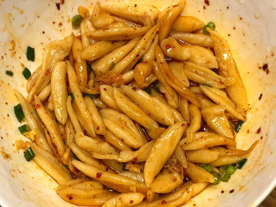 Ten minutes of fast hand scissor noodles, my husband's favorite supper