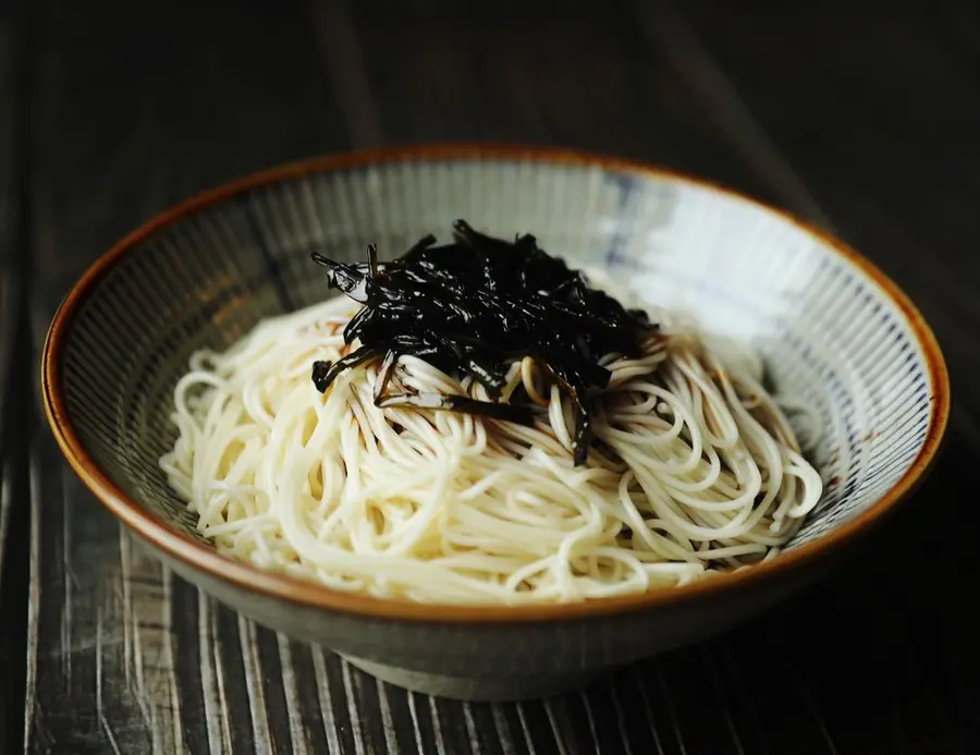 Extremely fragrant scallion oil noodles step 0