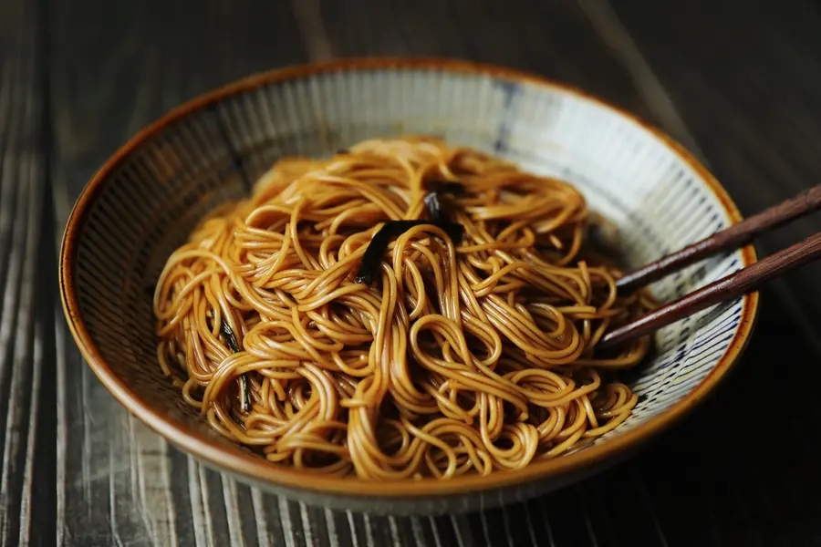 Extremely fragrant scallion oil noodles step 0