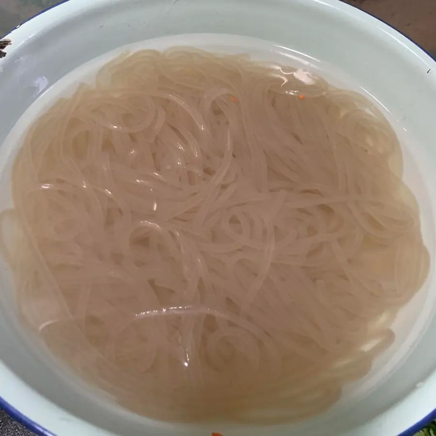 Super simple and enjoyable hot and sour noodles in the kitchen step 0