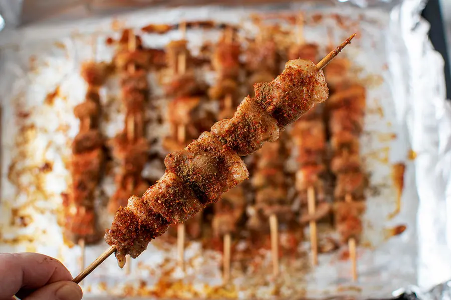 Kill the night market barbecue stall! Spicy grilled pork belly skewers step 0