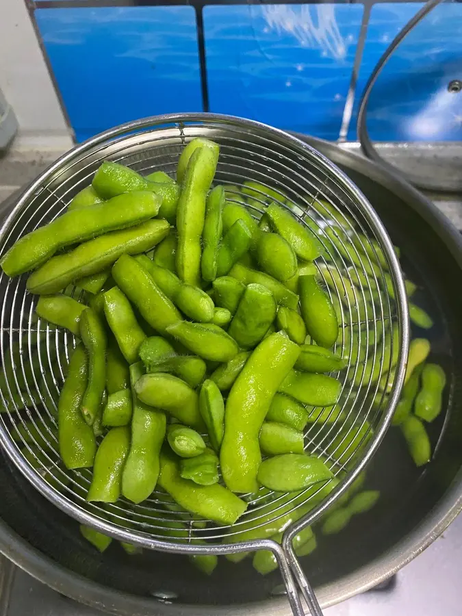 The Wuhan night market comes with edamame as standard step 0