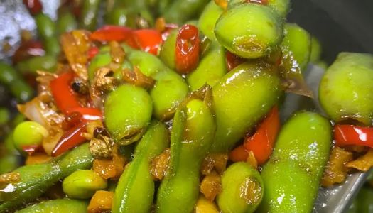 The Wuhan night market comes with edamame as standard