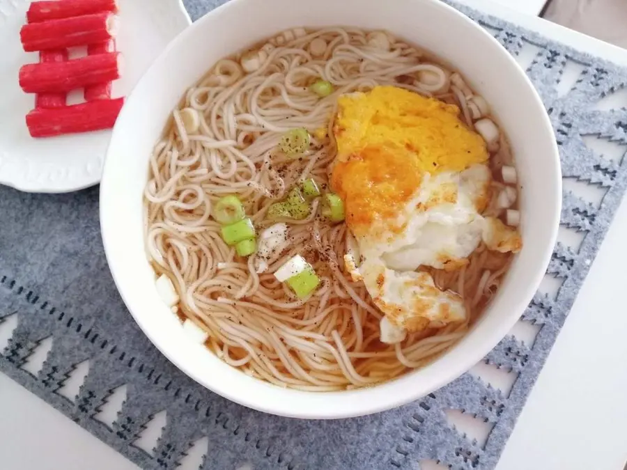 Grandma's scallion and egg noodles  can be breakfast or supper, fragrant childhood memories, the most simple taste step 0