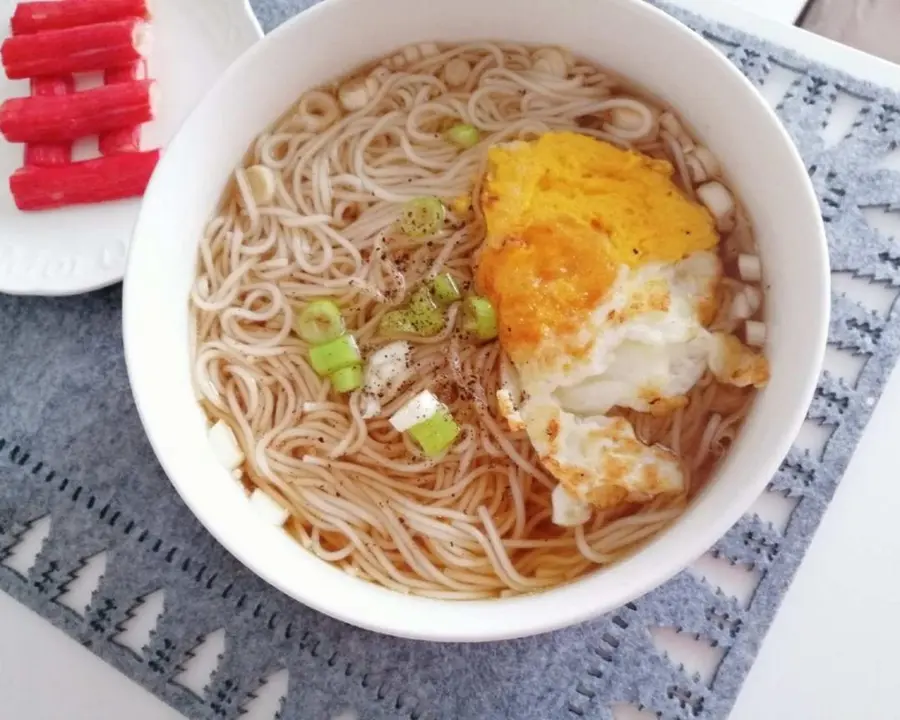 Grandma's scallion and egg noodles  can be breakfast or supper, fragrant childhood memories, the most simple taste