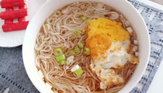 Grandma's scallion and egg noodles  can be breakfast or supper, fragrant childhood memories, the most simple taste