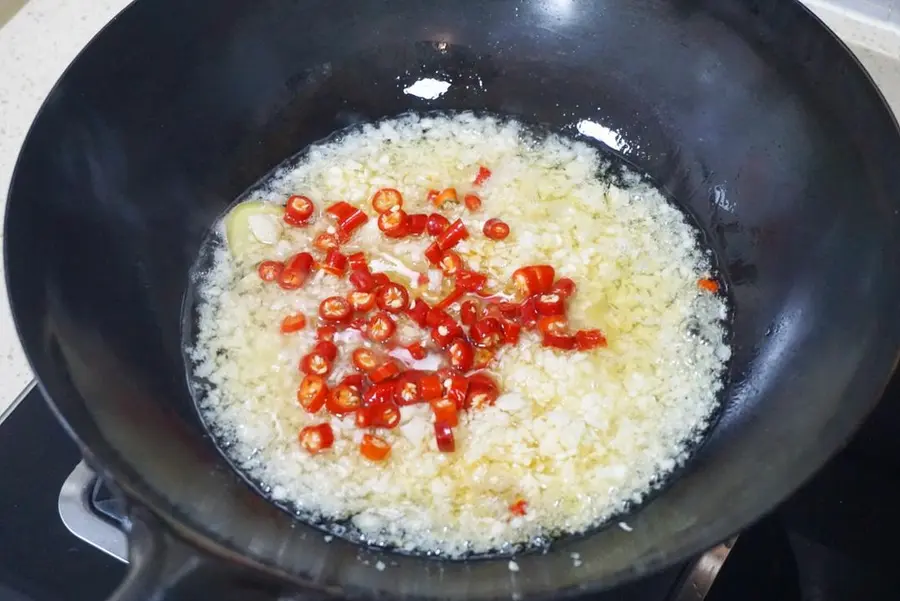 Crayfish with garlic step 0